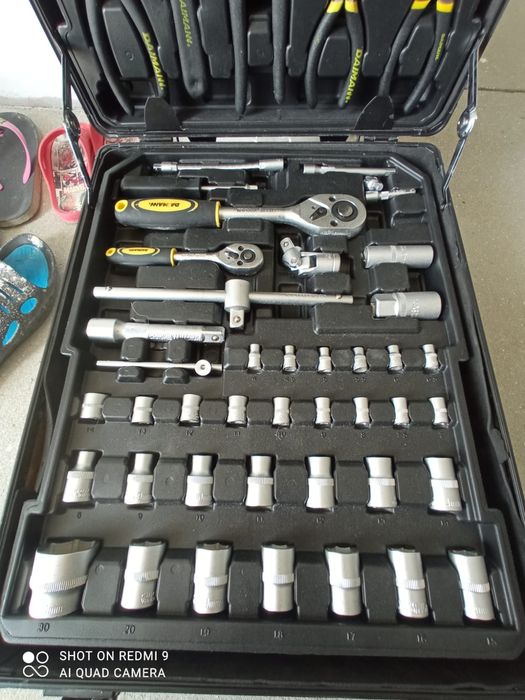 Vând trusă de scule