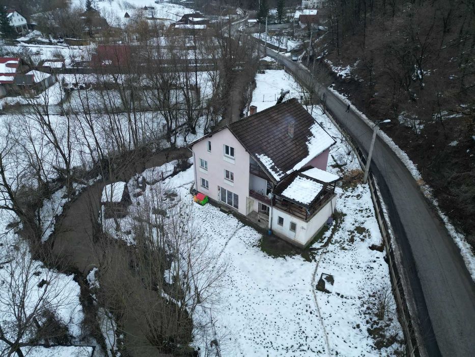 De vanzare ! Casă spațioasă – 300 mp utili