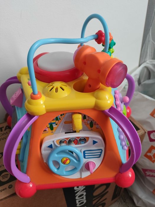 Интерактивен куб