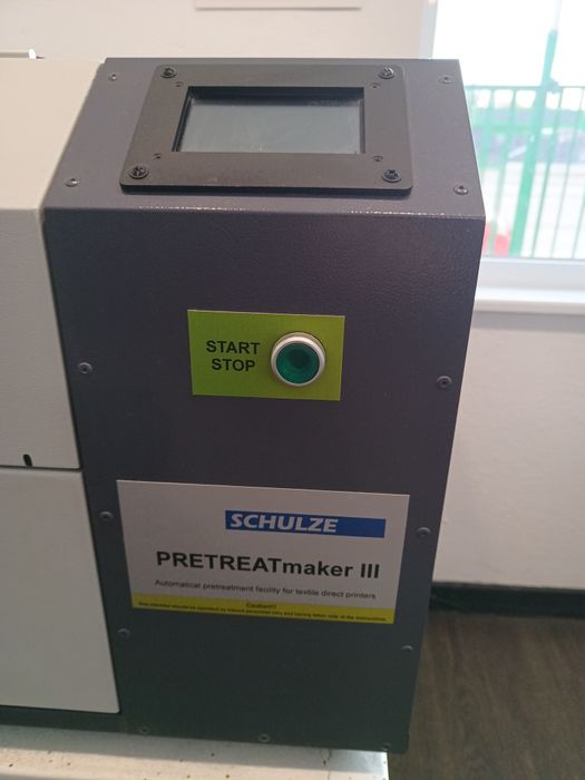 Претрийт машина Shultze за DTG печат на тениски.