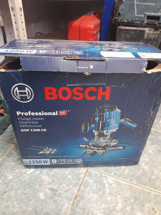 Фрезер Bosch GOF 1250 CE.