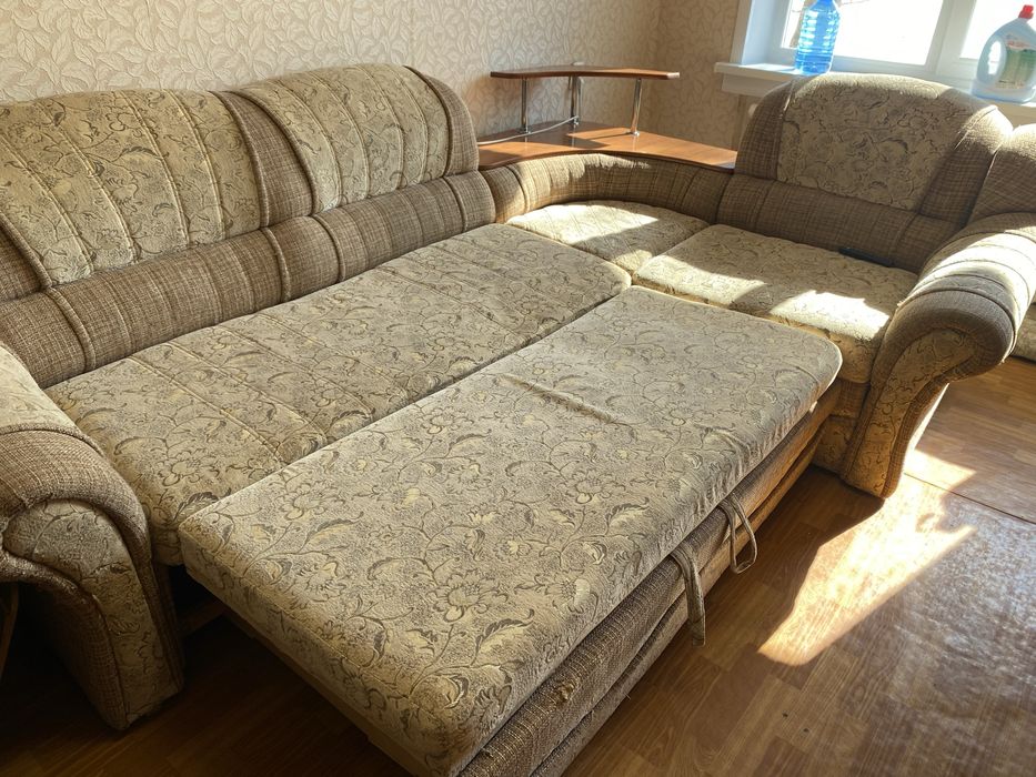 Продам диван угловой. Прихожую , шкаф