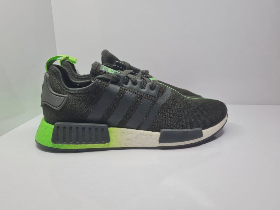 Маратонки Adidas NMD_R1  Star Wars

Чисто нови без кутия. 

Размер 43 1/3 стелка 27.5 см.

Цена 55 евро.

Чисто нови с кутия.

Цена 43 1/3 стелка