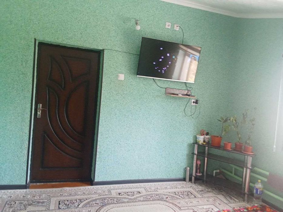 10-соток, 7-хонали ховли сотилади.