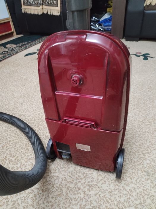 Пылесос рабочий надёжный hltachl Япония