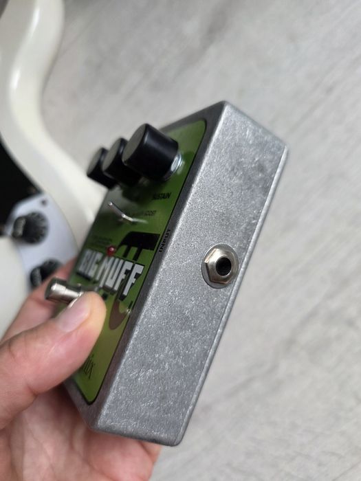Electro-Harmonix Bass Big Muff Pi Classic Bass Guitar Distortion Effect Pedal