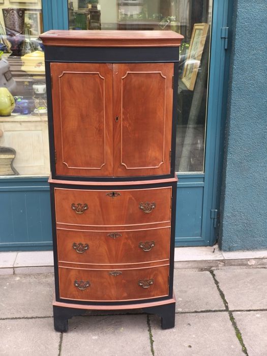 Антикварен скрин