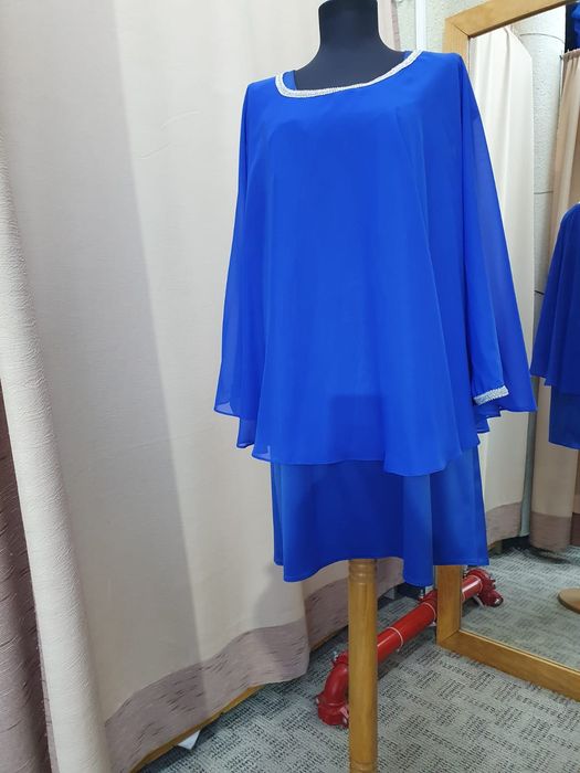 Rochie dreapta din tafta elastica cu capă