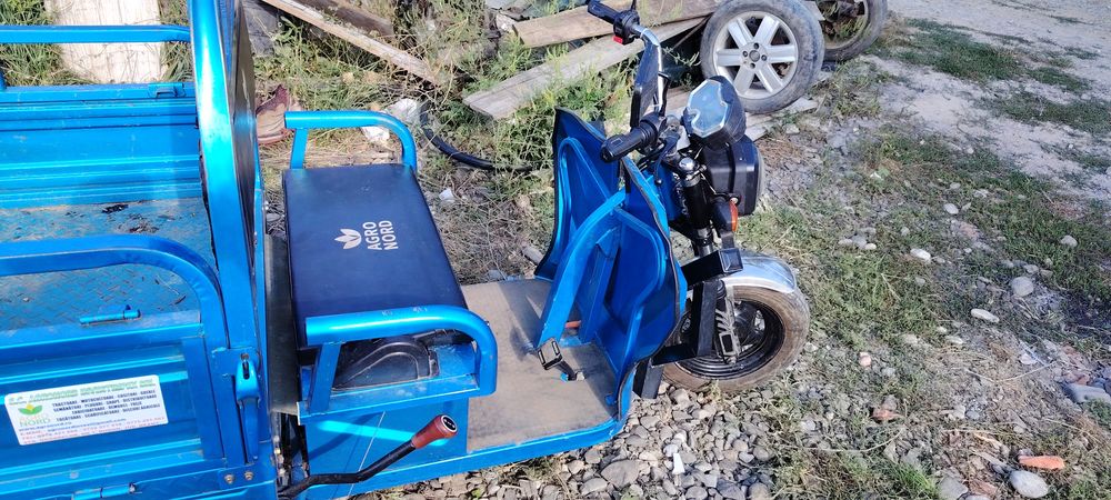 Vând tuk tuk triciclu electric