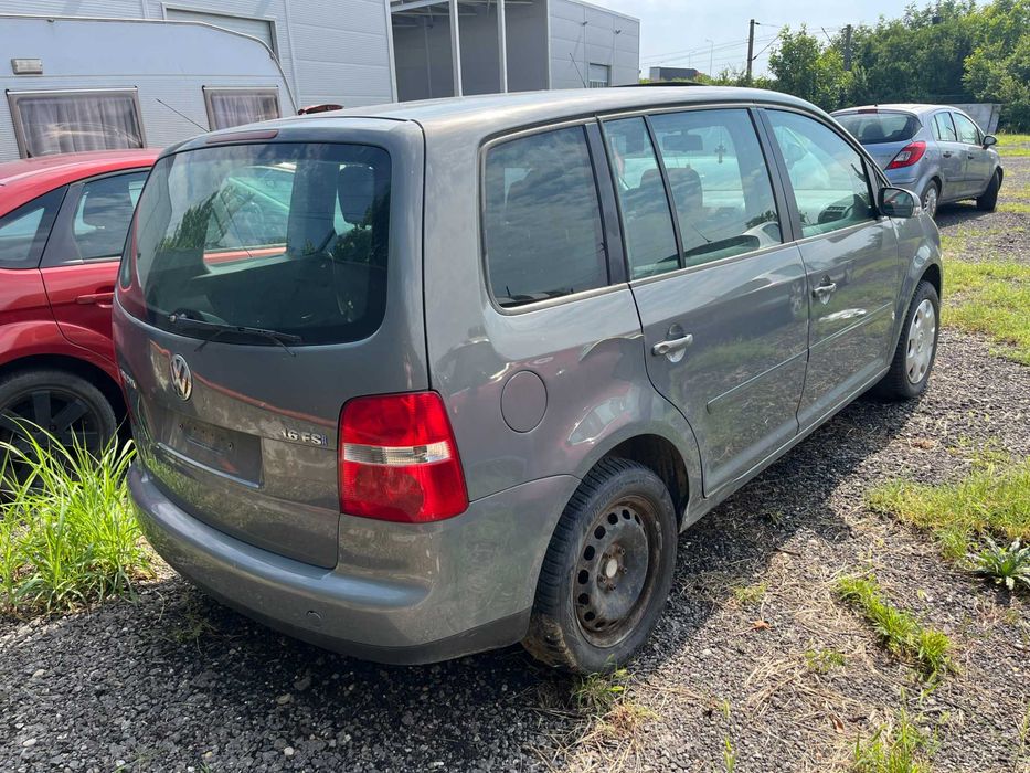 Dezmembrez VW Volkswagen Touran 2004 gri verzui 1,6 FSI