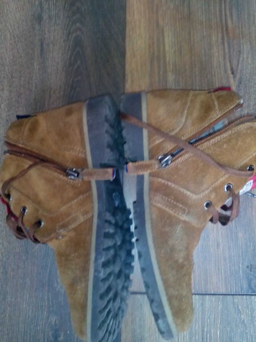 Боти Маркови момичешки  Tommy Hilfiger . от естествен велур.