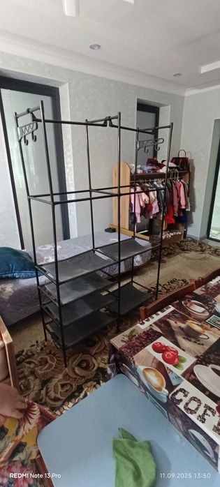 Garderobniy veshilka sotiladi