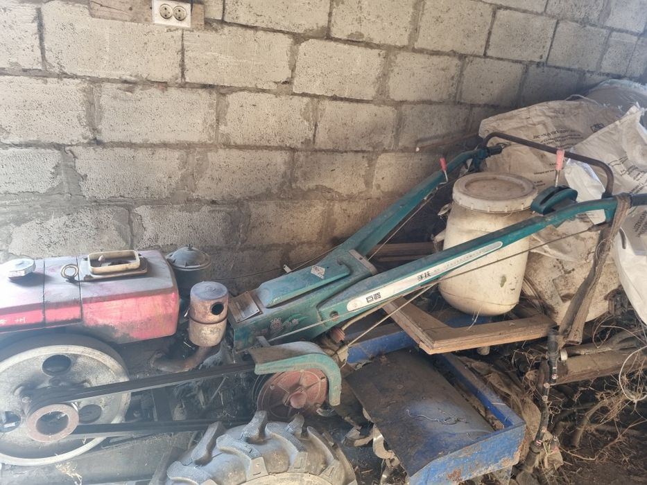 Мотоблок сотилади