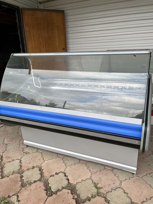 Продам витринный холодильник бу