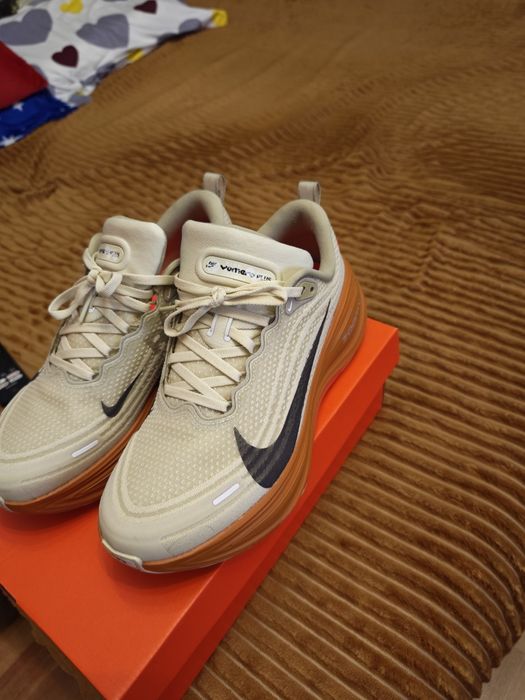 Vând Nike vomero plus