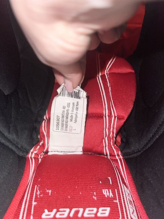 Продам хоккейные шорты на ребенка