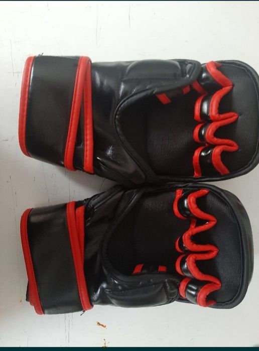 Перчатки сатылады.  UFC