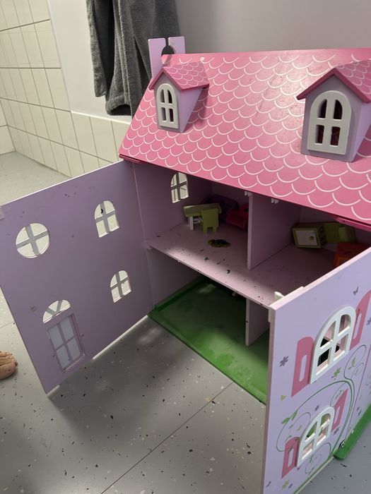 Продам кукольный домик