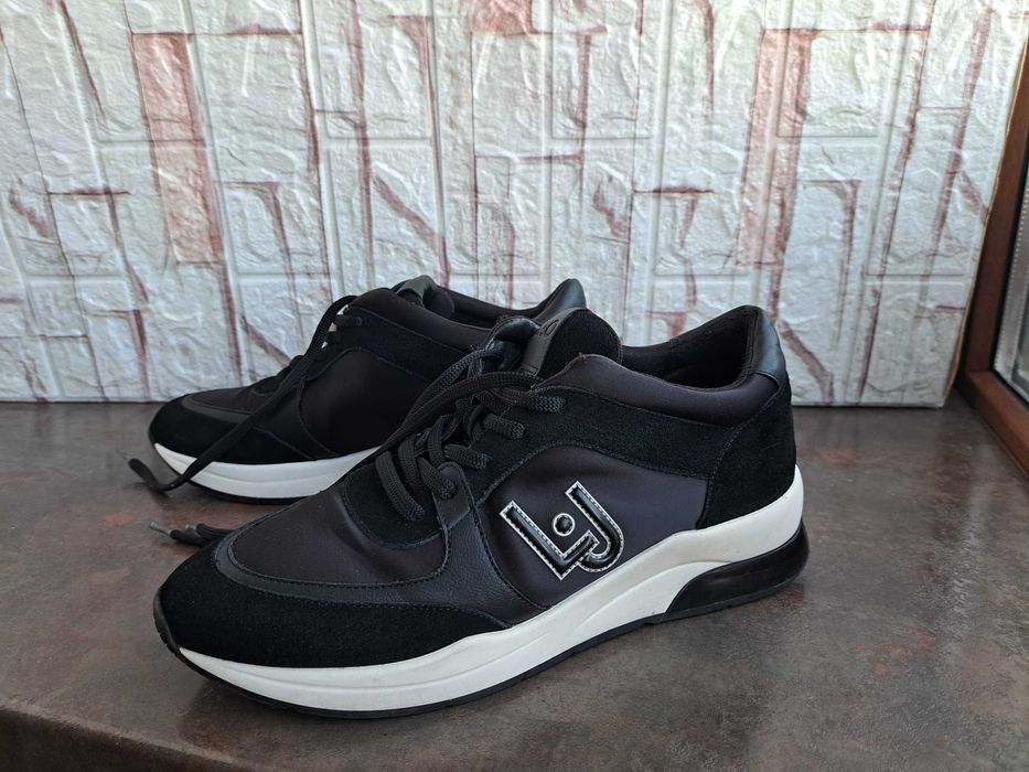 мъжки черни маратонки,кецове,спортни обувки,сникърси,ном 41/42 Liu Jo