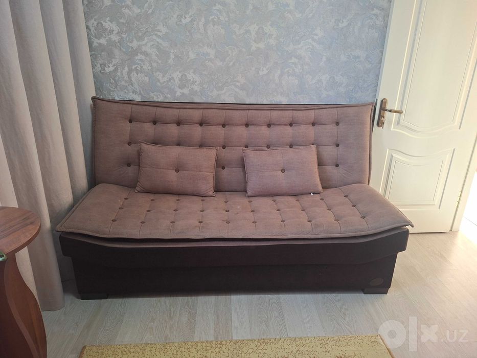 Zal uchun chiroyli va qulay divan sotiladi