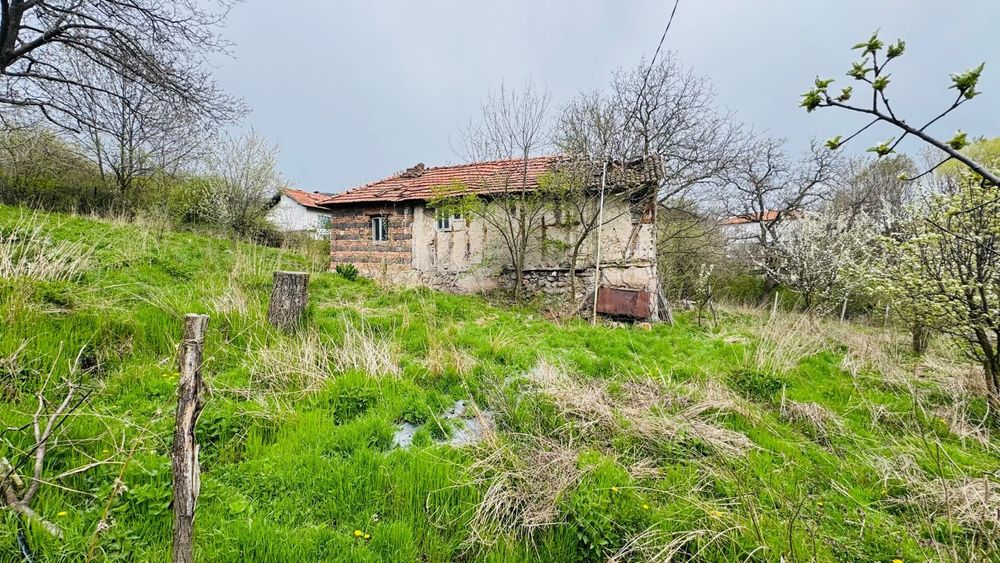 Къща в Перник, област-с.Дивотино площ 68 цена 60000