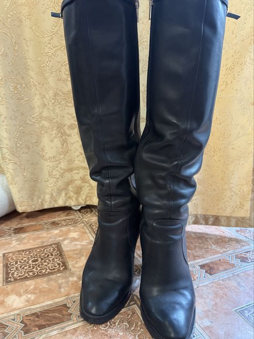 Продам зимние сапоги Basconi