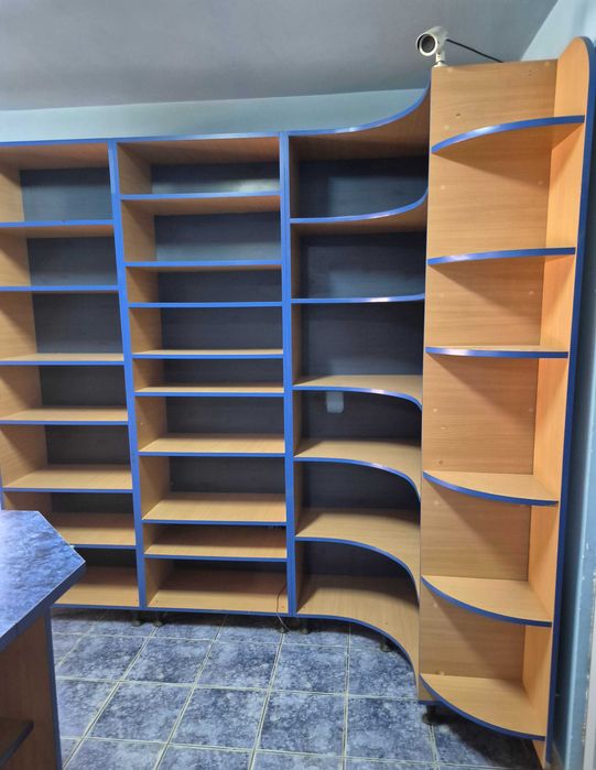 Mobilier  spațiu  comercial