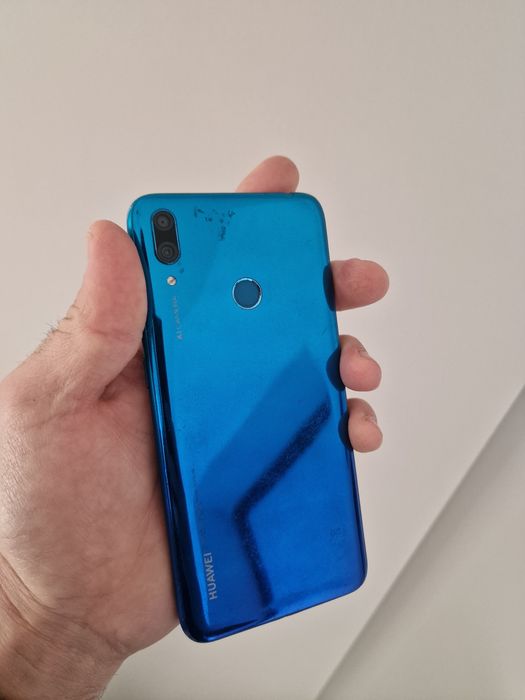 Huawei Y7 2019 телефон