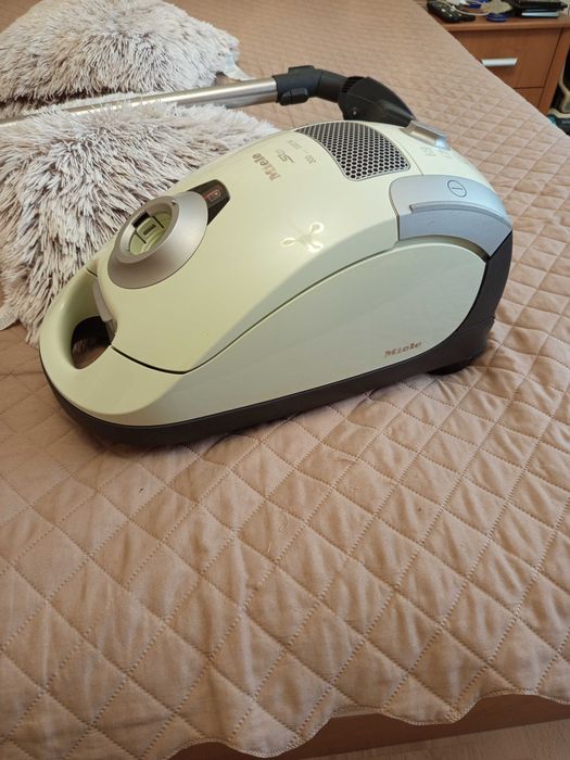 Прахосмукачка Miele S4211