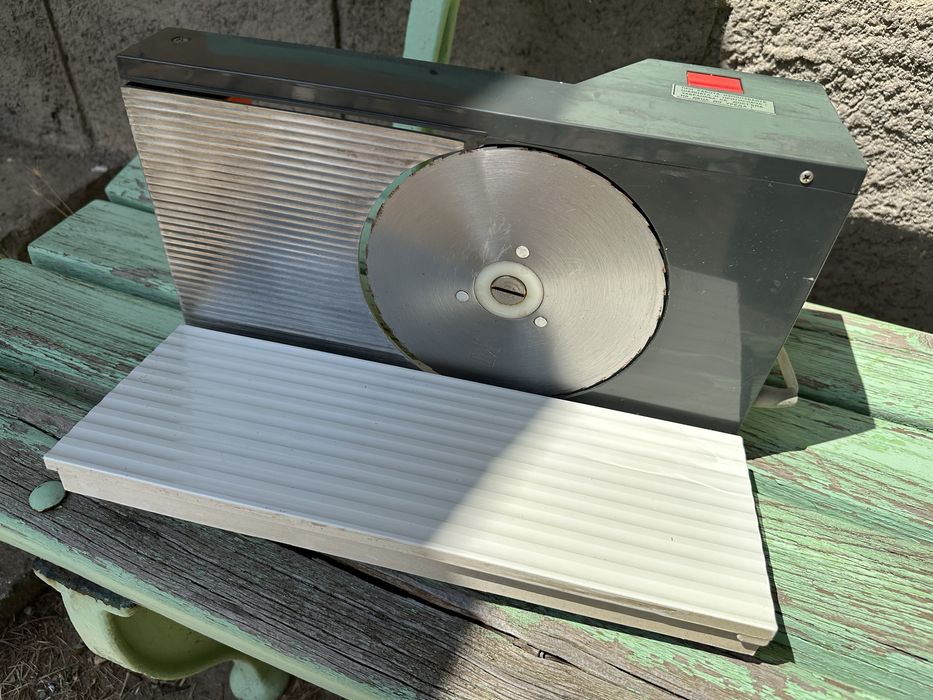 Електрическа резачка за сирена, колбаси и др. Bauknecht