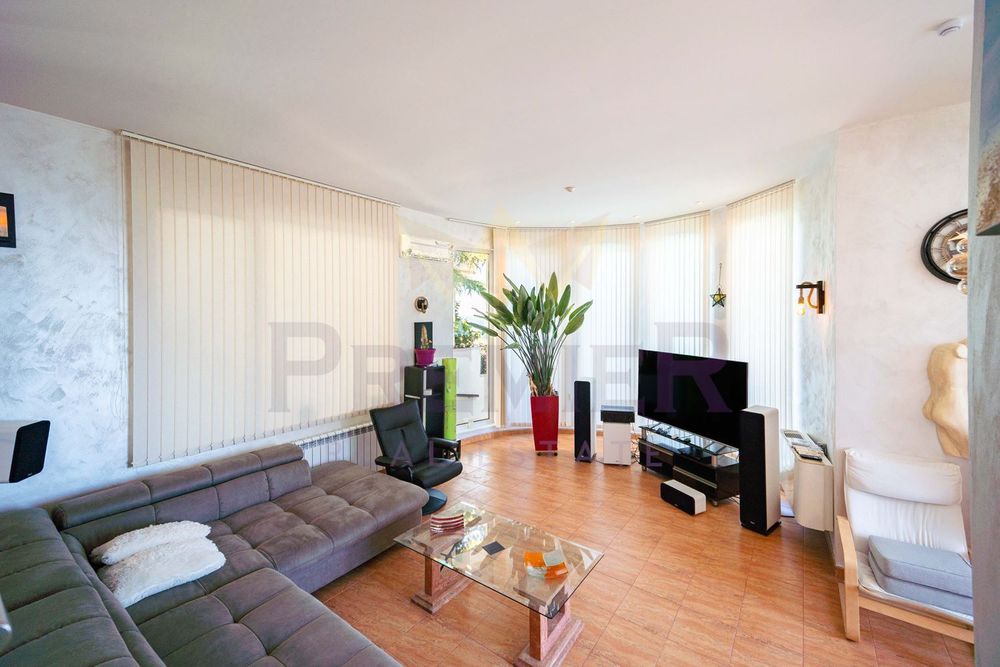 Дава се под наем Къща в Балчик - 380 кв.м за 598.23 € - Снимка #3