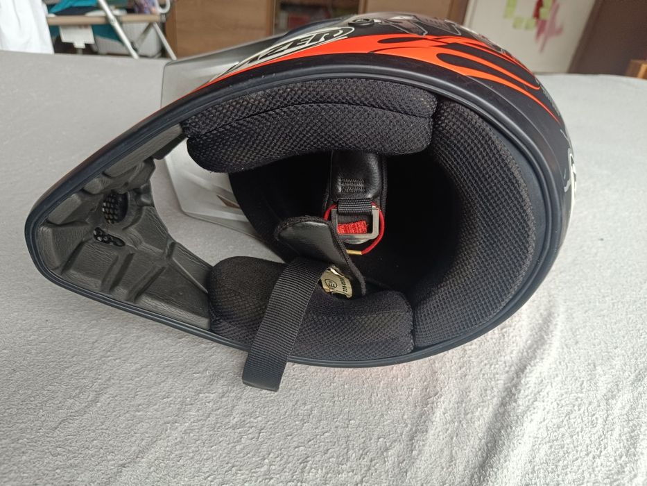 Кросова каска lazer