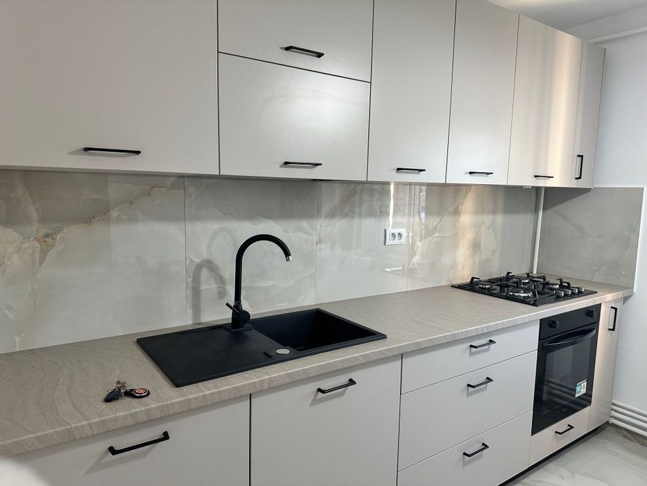 Inchiriez apartament cu 2 camere  in Noua, confort I decomandat.