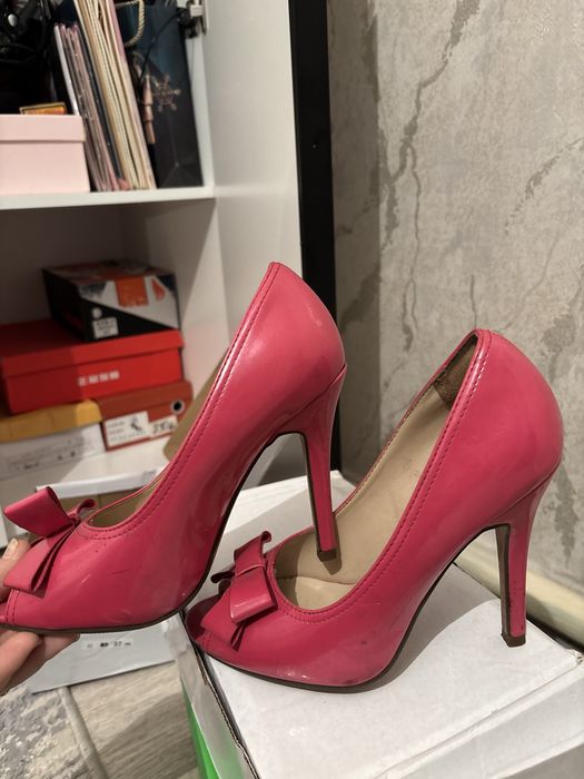 Продам розовые туфли с бантиком