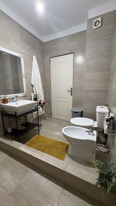 Vand apartament 2 camere Floresi
