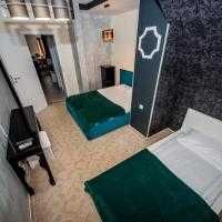 Vand apartament 3 camere si 2 bai la 100 m de faleza Dunarii