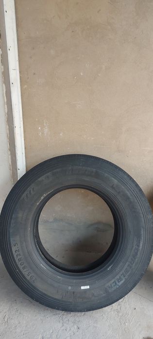 Продам шины на камаз 295/80/22,5