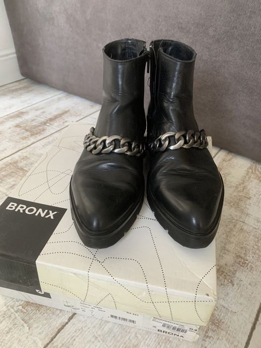 Продаю женские ботинки « Bronx»