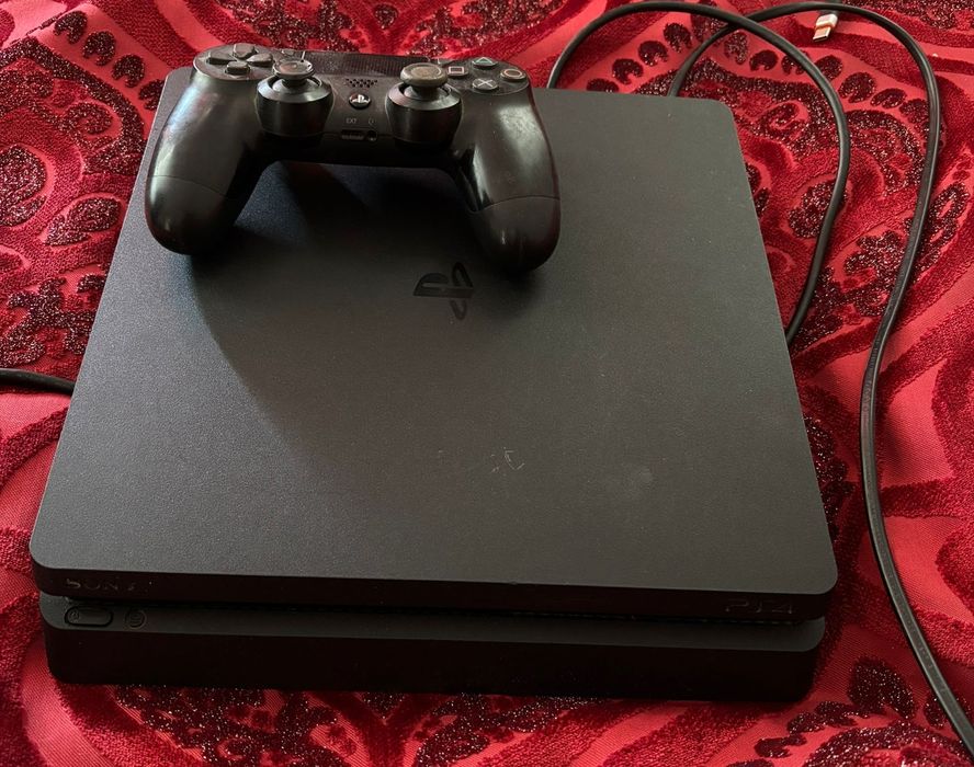Продам PlayStation 4