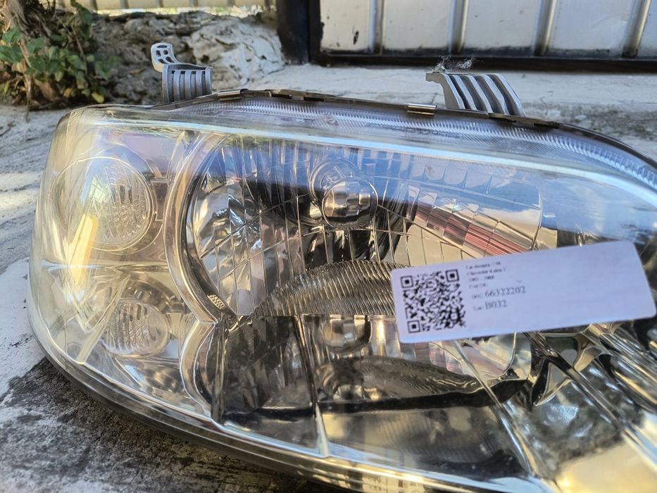 Vând far dreapta Chevrolet Aveo cu becuri incluse