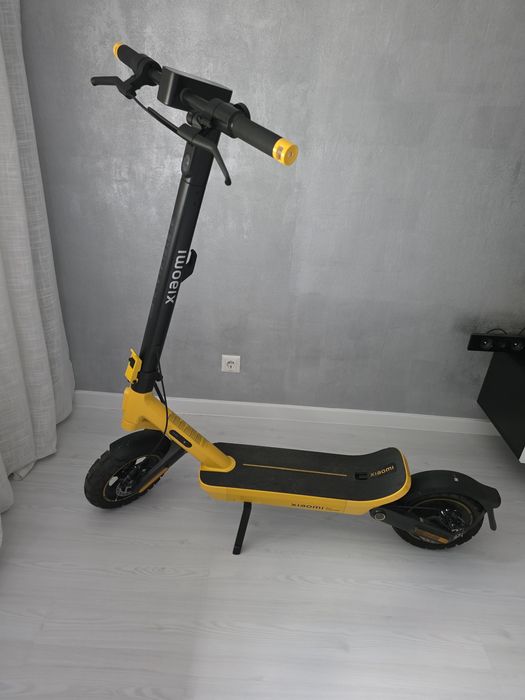 Vând trotineta xiaomi 6 ultra