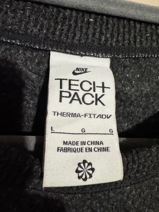 Nike Men's NWT Forward Tech Pack Therma-Fit.