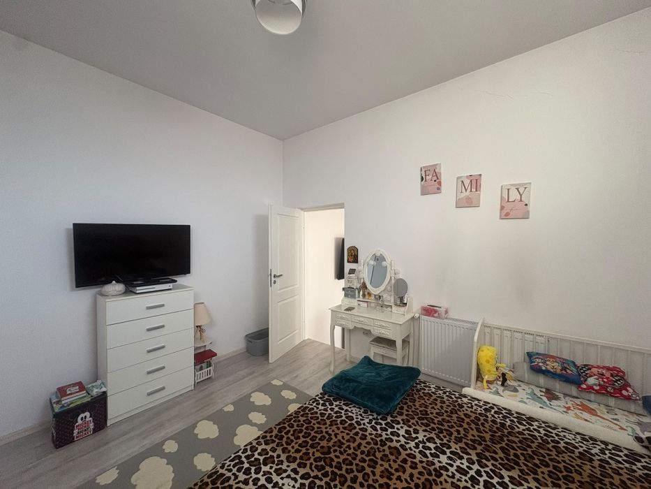 Apartament 3 camere de vanzare, 80 mp + loc parcare – Breazu