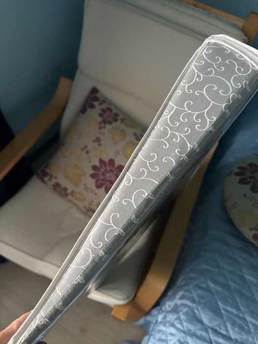 Motherhood Бебешка възглавница- триъгълна подложка