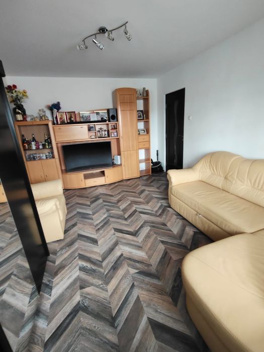 De vănzare apartament etaju 2