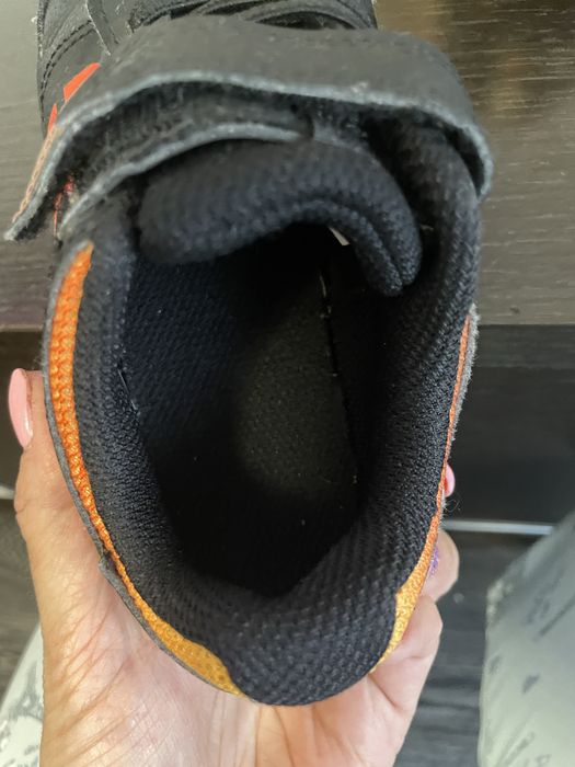 Футболни маратонки за затворени помещения/зали