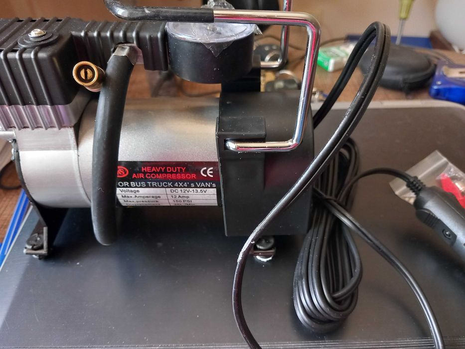 Compresor auto si uz casnic. La bricheta. Nou!