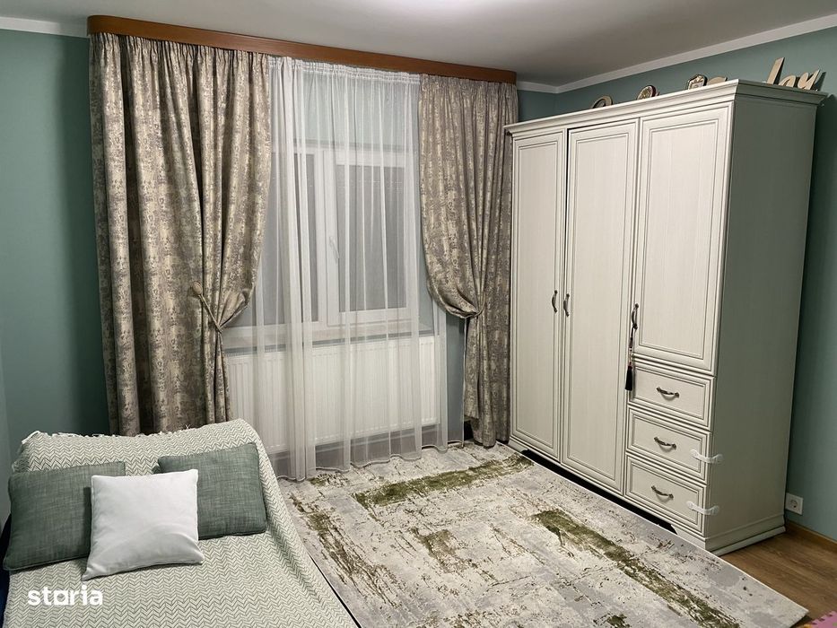 Apartament 4 camere de vanzare