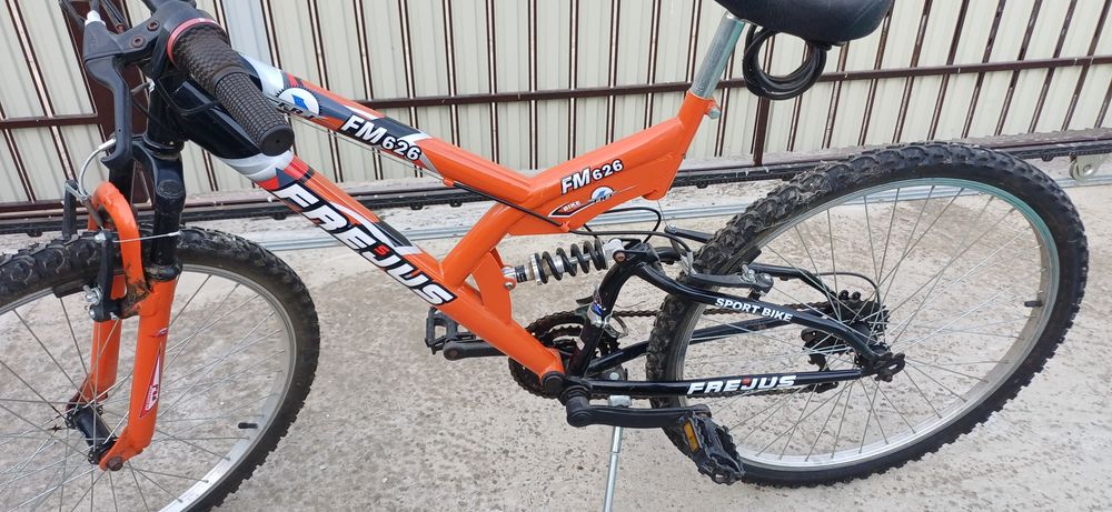 2 x biciclete 24 si 26'