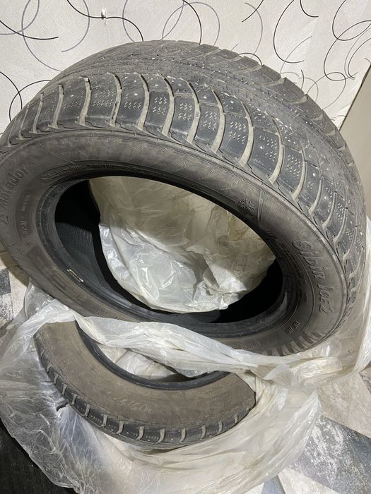 Шины зимные с шипами продам срочно